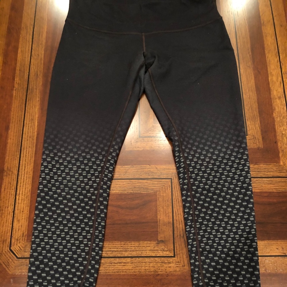 Black and Grey Lululemon Wunder Under Leggings.